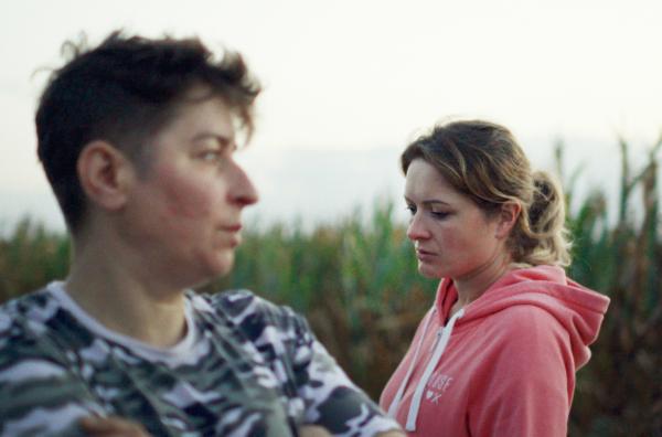 Bild 1 von 7: Agnieszka (re.) und Majka (li.) stehen vor der Frage, wie sie in Polen zusammenbleiben können, weil dort gleichgeschlechtliche Partnerschaften nicht anerkannt sind.