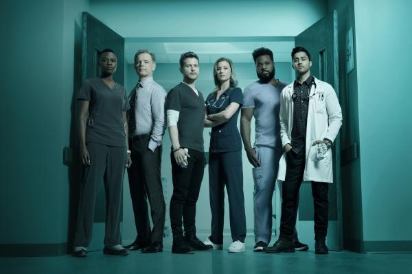 Bild 1 von 17: (2. Staffel) - (v.l.n.r.) Dr. Mina Okafor (Shaunette Renée Wilson); Dr. Randolph Bell (Bruce Greenwood); Dr. Conrad Hawkins (Matt Czuchry); Nicolette Nevin (Emily VanCamp); AJ Austin (Malcolm-Jamal Warner); Dr. Devon Pravesh (Manish Dayal)