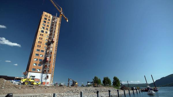Bild 1 von 3: Das Hochhaus Mjøstårnet in Norwegen besteht komplett aus Holz.