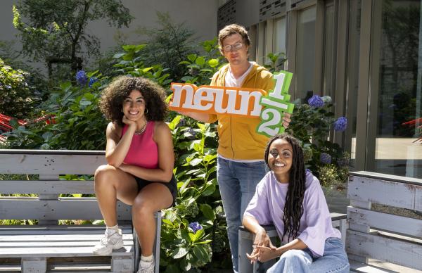 Bild 1 von 4: Von links: das Moderatorenteam Tessniem Kadiri, Robert Meyer und Luam Kessette.