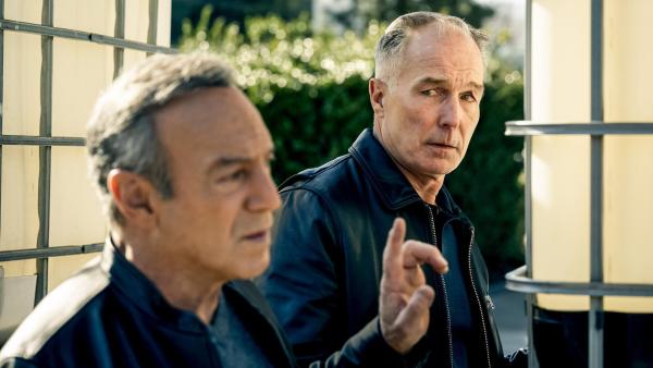 Bild 1 von 14: Im Bild (v.li.): Peter Onorati (Jeffrey 'Jack' Mumford), Patrick St. Esprit (Robert Hicks).