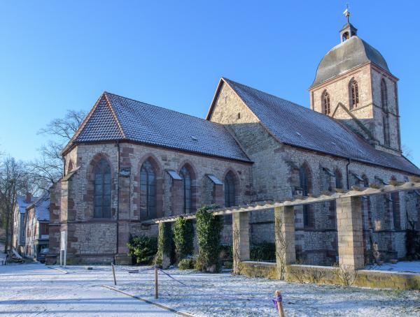 Bild 1 von 3: Seitenansicht der Evangelischen St.-Albani-Kirche in Göttingen