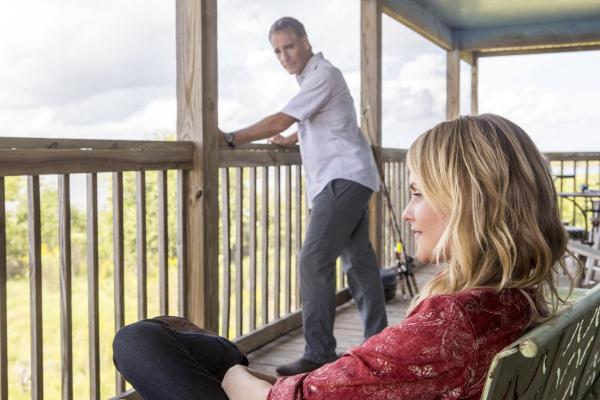 Bild 1 von 21: Pride (Scott Bakula, l.) ermittelt in einem neuen Fall und erhofft sich die Hilfe von Katherine Wilson (Laura Allen, r.). Doch kann sie wirklich helfen?