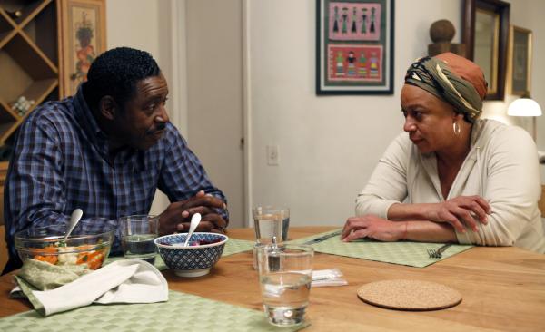Bild 1 von 6: (l-r) Ernie Hudson as Frank, S. Epatha Merkerson as Det. Anita Van Buren -- NBC