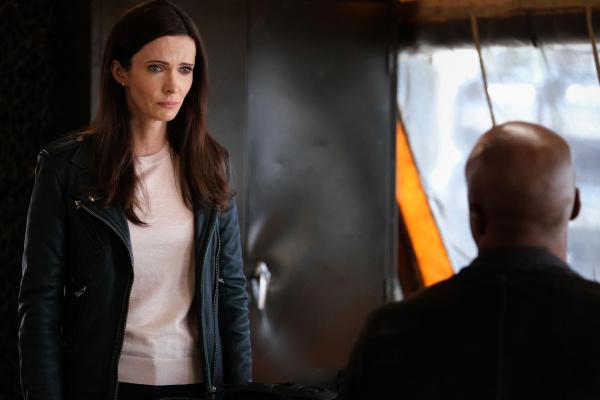 Bild 1 von 5: Lois Lane (Elizabeth Tulloch)