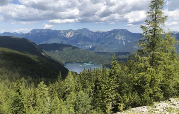 Bild 1 von 2: Blick auf Jenesien in Südtirol bei Bozen.