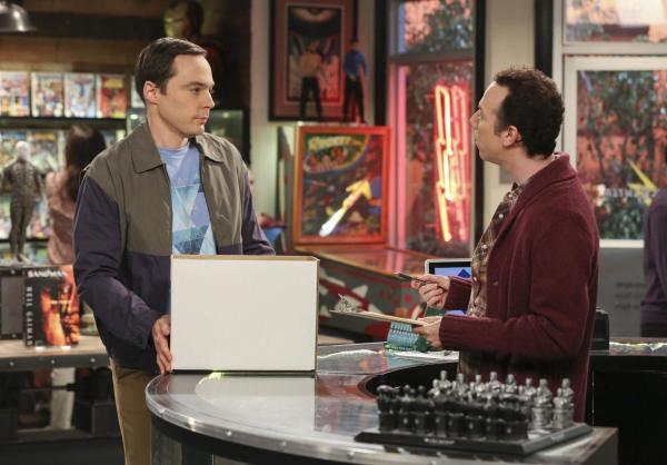Bild 1 von 19: Findet Sheldon (Jim Parsons, l.) etwa ausgerechnet in Stuart (Kevin Sussman, r.) einen finanziellen Unterstützer für sein neues Projekt?