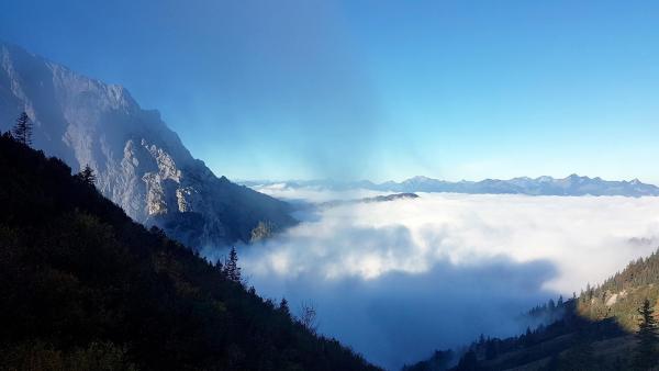 Bild 1 von 14: Im Bild: Wilder Kaiser Nordseite - Nebel im Kaisertal, Blick Richtung Kufstein.