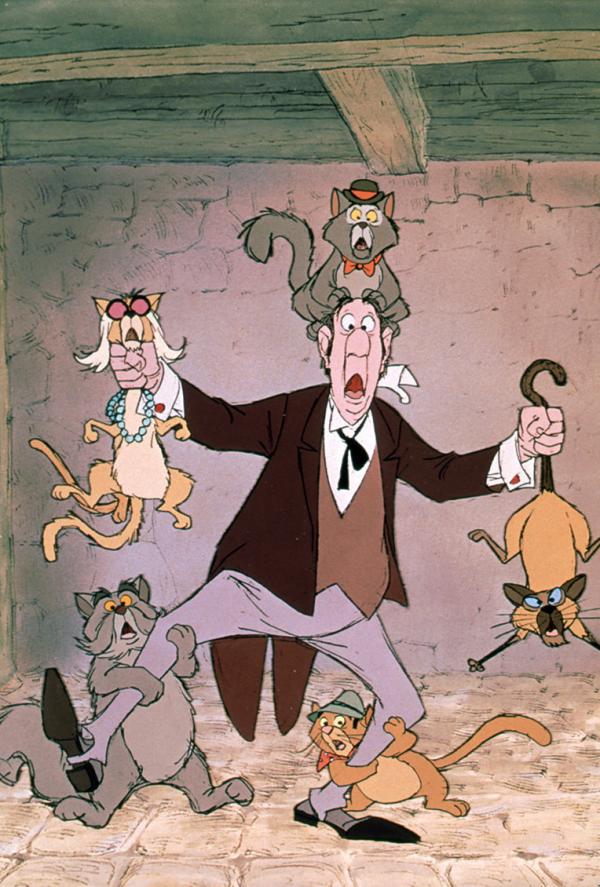 Bild 1 von 3: Die ebenso betagte wie vermögende Madame Adelaide Bonfamille setzt ihre geliebte Katze Duchesse und deren Kinder Marie, Toulouse und Berlioz als Erben ein. Damit enttäuscht sie ihren Butler Edgar, der die Katzenfamilie daraufhin heimlich verschwinden lässt, um sich das Erbe doch noch zu sichern. Die verwöhnten Hauskatzen finden sich plötzlich außerhalb der Stadt wieder und versuchen nun, auf eigene Faust zurück nach Hause zu gelangen. Unterstützt werden sie dabei von Thomas O´Malley, einem Straßenkater, der ein Auge auf Duchesse geworfen hat.