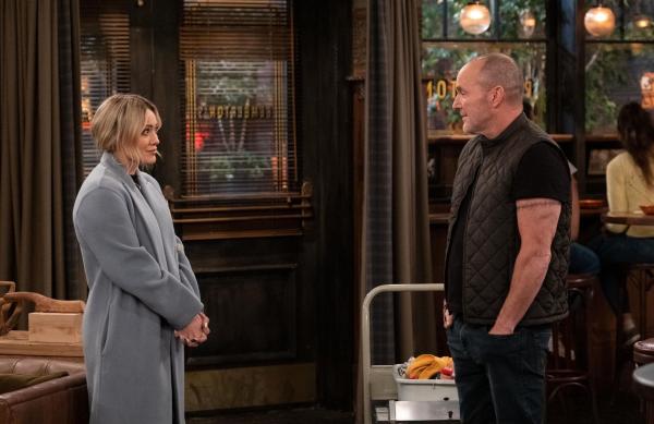 Bild 1 von 10: Sophie (Hilary Duff, l.); Nick (Clark Gregg, r.)
