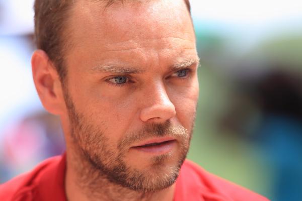 Bild 1 von 8: Aiden (Joe Absolom) glaubt, dass bei den Spielen etwas nicht mit rechten Dingen zugeht.