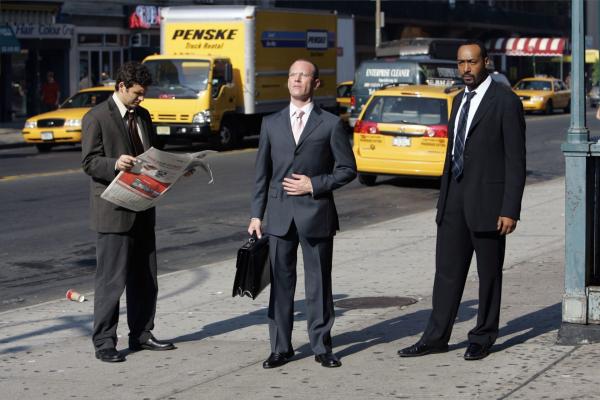 Bild 1 von 12: (l-r) Jeremy Sisto as Cyrus Lupo, David Drake as Herbert Wiggins, Jesse L. Martin as Det. Ed Green -- NBC