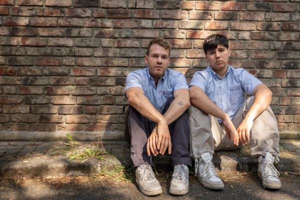 Bild 1 von 11: Ein Tag voller Chaos und schmerzhafter Lektionen bringt Vater (Ben Münchow, l.) und Sohn (Diyar Ilhan, r.) an ihre Grenzen - und ein Stück näher zusammen.