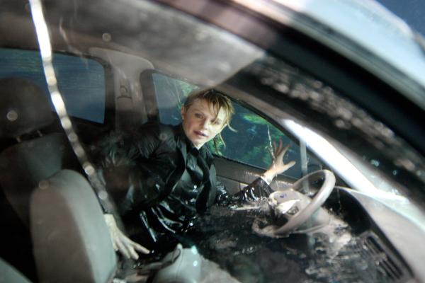 Bild 1 von 15: Kann sich Det. Lilly Rush (Kathryn Morris) aus dem Wagen befreien?