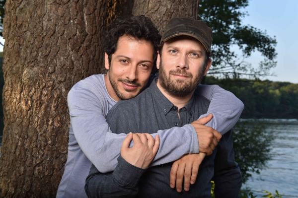 Bild 1 von 10: Freunde fürs Leben? Christian Ulmen (r.) und Fahri Yardim (l.)