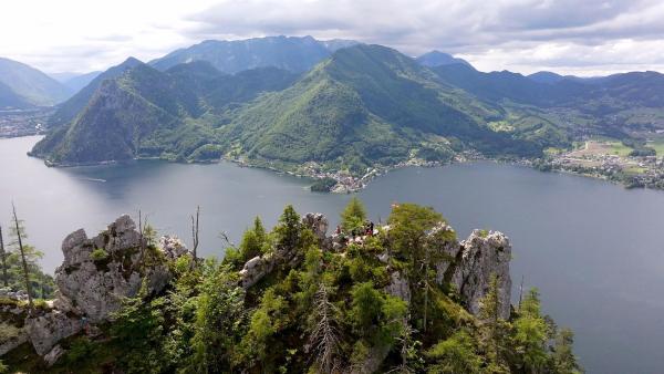 Bild 1 von 1: Im Bild: Gipfelkreuzweihe am Kleinen Schönberg.