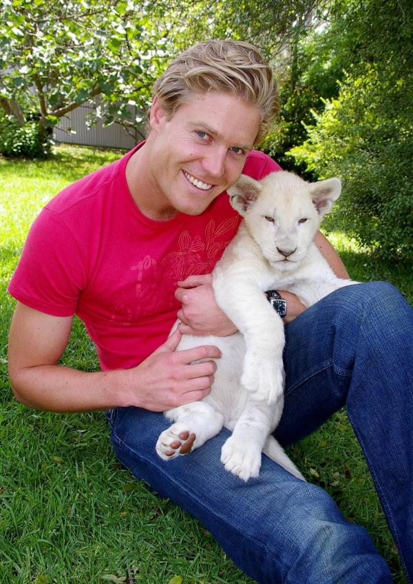 Bild 1 von 14: Er hat ein großes Herz für Tiere: Dr. Chris Brown