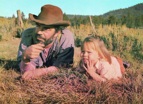 Bild 1 von 4: Hank (Jack Elam, l.); Gypsy Cole (Victoria Paige Meyerink, r.)