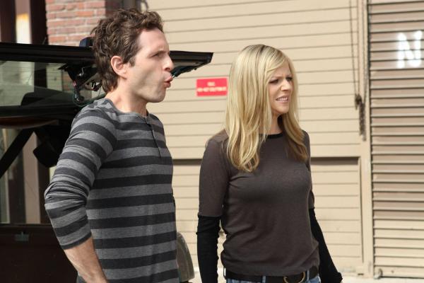 Bild 1 von 10: Dennis Reynolds (Glenn Howerton, l.); Dee Reynolds (Kaitlin Olson, r.)