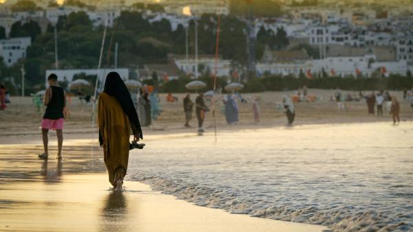 Bild 1 von 16: Im Bild: Die marokkanische Hafenstadt Tanger gilt seit Generationen als kultureller Begegnungsort zwischen Orient und Okzident.