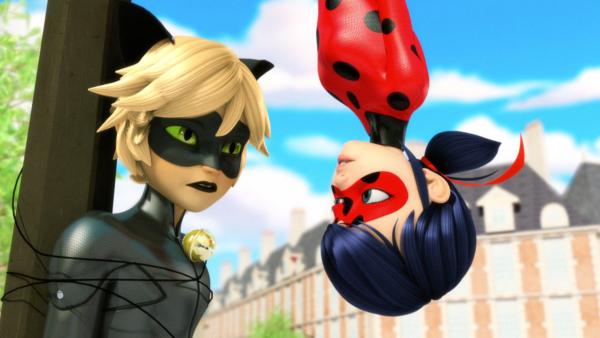 Bild 1 von 3: Nachdem Chloe Kim am Valentinstag erniedrigt, nutzt Hawk Moth seinen Herzschmerz und verwandelt ihn in Dark Cupid. Unterdessen beschließen Marinette und Cat Noir, Ladybug und Adrien ihre wahre Gefühle zu gestehen.
