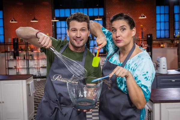 Bild 1 von 8: Raúl Richter (l.); Elena Uhlig (r.)