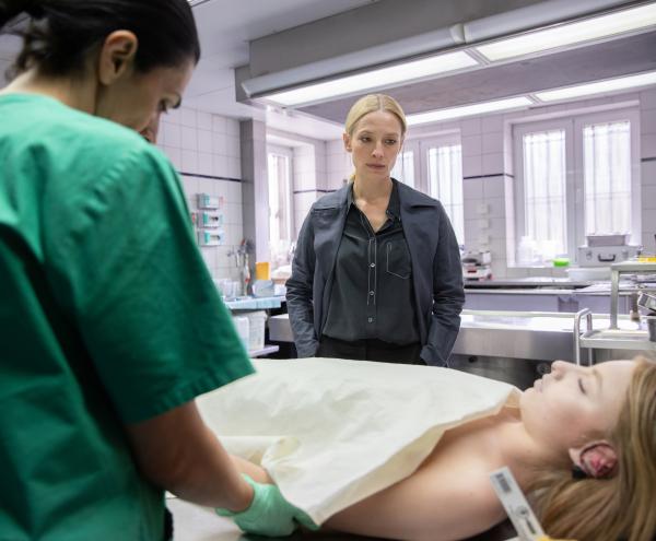 Bild 1 von 16: Kann Julia Durant (Sandra Borgmann) trotz ihrer Traumatisierung die bestialischen Morde an jungen, blonden Mädchen aufklären?