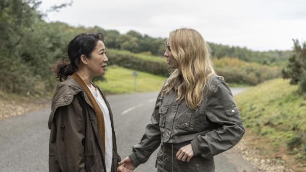 Bild 1 von 8: Eve (Sandra Oh, l.); Villanelle (Jodie Comer, r.)