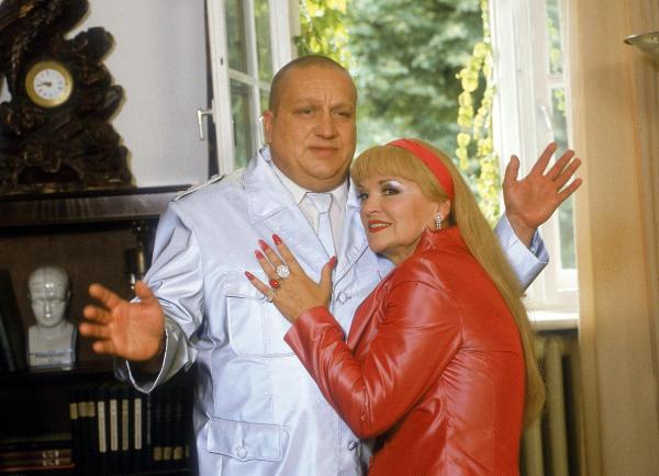 Bild 1 von 21: Im Bild: Tobias ermittelt in einer psychiatrischen Klinik. Lutz (Udo Kroschwald) weicht natürlich nicht von seiner Seite. Überrascht muss Lutz jedoch feststellen, dass die Patienten den Engel sehen können. Annabelle (Eva-Maria Hagen) hält Lutz für ihren geliebten Gino.