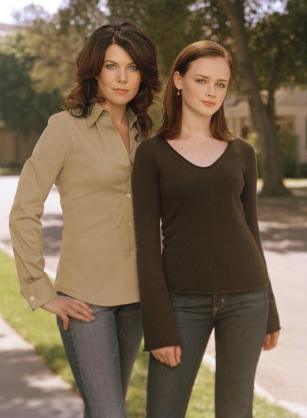 Bild 1 von 18: (5. Staffel) - Aufregende Zeiten warten auf Lorelai (Lauren Graham, l.) und Rory (Alexis Bledel, r.) ...