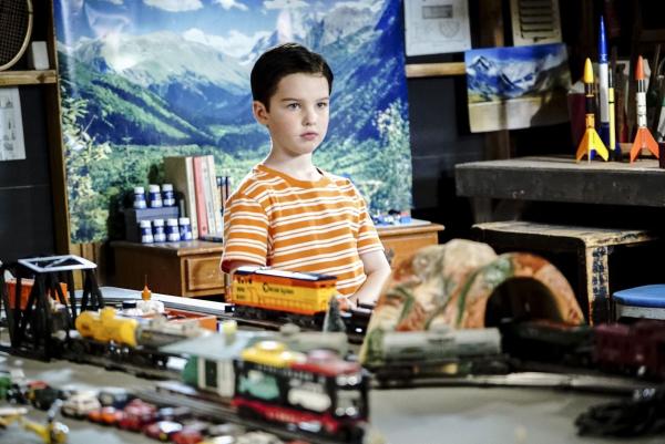 Bild 1 von 22: Als Sheldon (Iain Armitage) davon erfährt, dass er nach Dallas ziehen soll, um dort eine Schule für Hochbegabte zu besuchen, ist er zunächst begeistert. Doch die Euphorie gerät schon bald an ihre Grenzen ...