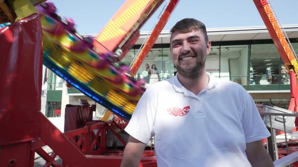 Bild 1 von 5: Kevin (26) arbeitet als Schausteller-Helfer