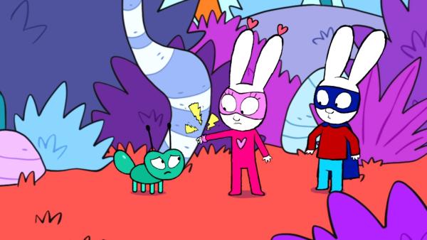 Bild 1 von 3: Superhase (r.) und Super-Lou (M.) wollen der armen Ameise (l.) helfen, die ihre Kolonie verloren hat.