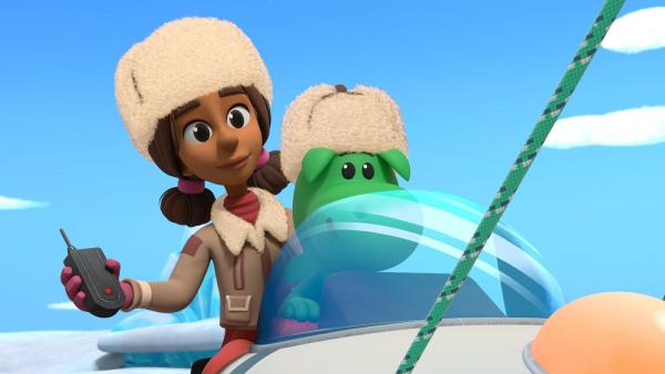 Bild 1 von 4: Selbst wenn der Motor des Schneemobils ausfällt, Grisu erfüllt seine eisige Mission.