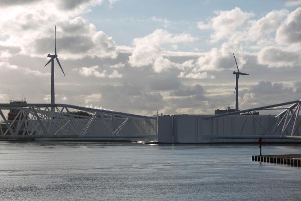 Bild 1 von 9: Das Maeslant-Sturmflutwehr in den Niederlanden bietet einer Millionen Menschen Schutz.