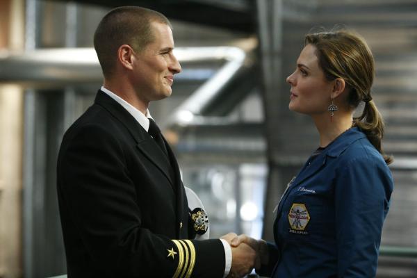 Bild 1 von 7: (v.l.n.r.) Jared Booth (Brendan Fehr); Temperance Brennan (Emily Deschanel)