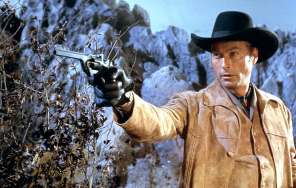 Bild 1 von 2: Dr. Karl Sternau (Lex Barker) im Kampf für die gerechte Sache der unterdrückten Mexikaner.