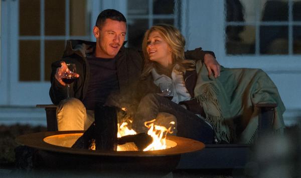 Bild 1 von 10: Scott (Luke Evans, l.); Megan (Haley Bennett, r.)