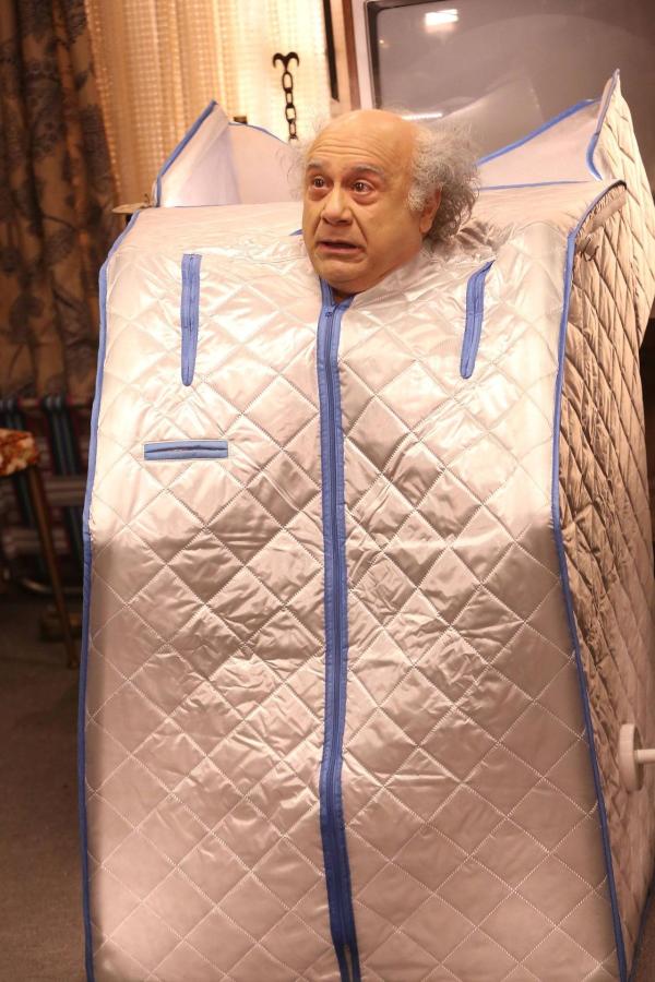 Bild 1 von 8: Frank Reynolds (Danny DeVito)