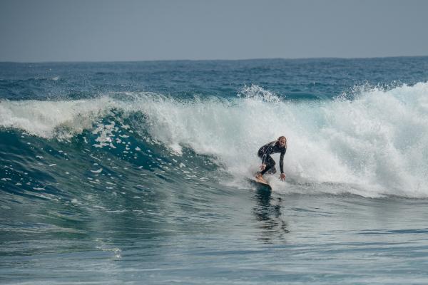 Bild 1 von 13: Adrian Kuschke beim Surfen mit seinem Agavenboard.