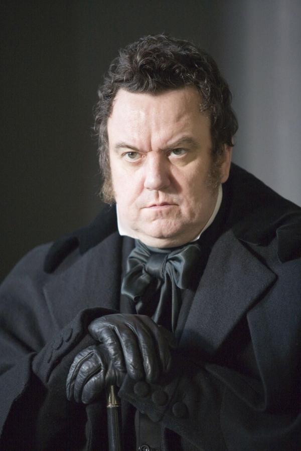 Bild 1 von 8: Mr. Brocklehurst (Richard McCabe)