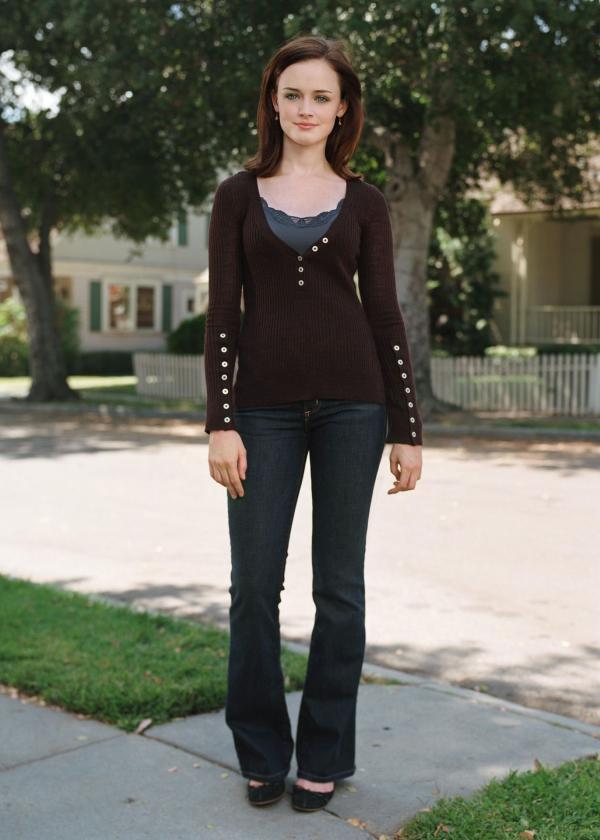 Bild 1 von 12: (6. Staffel) - Rory Gilmore (Alexis Bledel) lebt gemeinsam mit ihrer Mutter in Stars Hollow, einer Kleinstadt, in der getratscht wird, was das Zeug hält - insbesondere nachdem bei dem Mutter-Tochter-Gespann Eiszeit herrscht ...