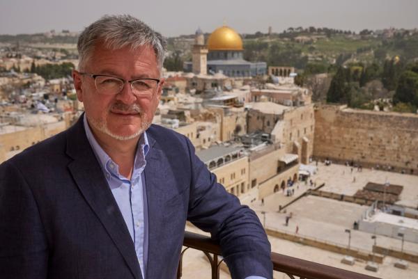 Bild 1 von 12: Christopher Clark vor der Klagemauer und dem Felsendom in Jerusalem