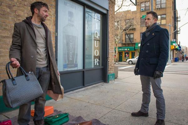 Bild 1 von 9: Als Holmes (Jonny Lee Miller, r.) wegen eines Mordes selbst unter Verdacht gerät, ermittelt er selbst, um die Tat aufzuklären. Kann ihm sein Ex-Dealer Oscar (Michael Weston, l.) weiterhelfen?