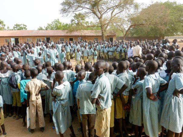 Bild 1 von 23: Im Bild: Peter Alexanders Stiftung finaziert mit Hilfe der Caritas O¨sterreich das Schulprojekt.