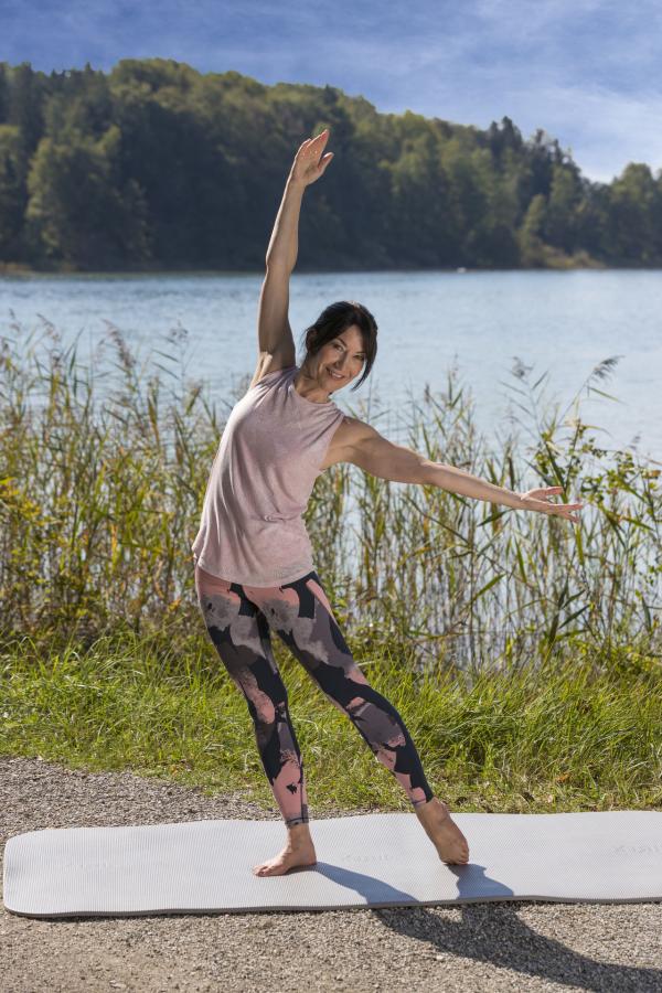 Bild 1 von 9: Erfrischendes Faszientraining mit Christiane Reiter.