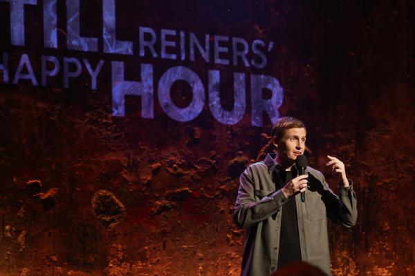 Bild 1 von 20: Gastgeber und Comedian Till Reiners geht der Frage nach, was der Bundeskanzler im Großmarkt treibt.