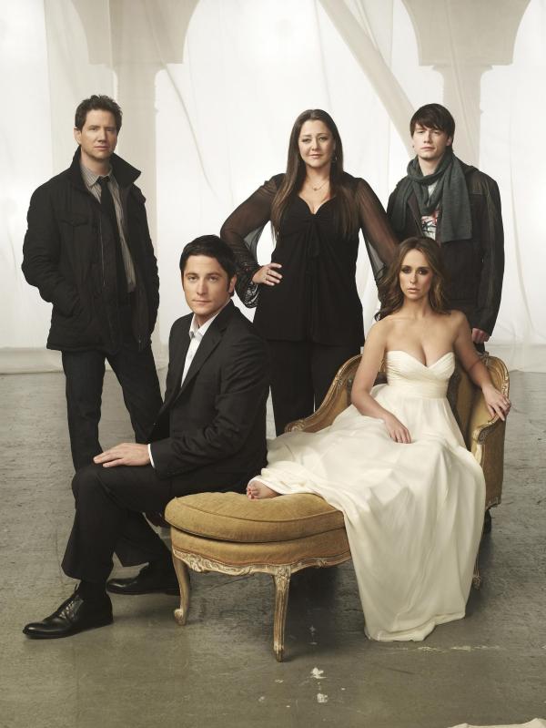 Bild 1 von 48: (5. Staffel) - Ned (Christoph Sanders, hinten r.), Delia (Camryn Manheim, M.), Eli (Jamie Kennedy,l.) und Jim (David Conrad, 2.v.l.) sind immer wieder überrascht, welche Fähigkeiten Melinda (Jennifer Love Hewitt, vorne r.) hat ...