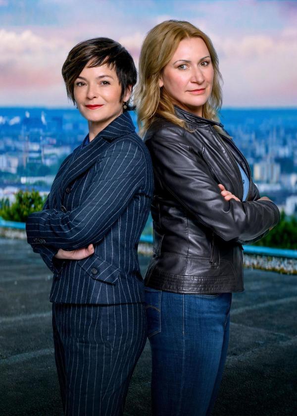 Bild 1 von 17: Im Bild (v.li.): Katharina Stemberger (Joe Haizinger), Angelika Niedetzky (Biggi Obergschwendter).
