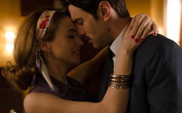Bild 1 von 10: Clara Montesinos (Marta Hazas, l.); Mateo Ruiz (Javier Rey, r.)